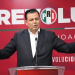 La Columna de “El Mono Grosero”…delegado del PRI, defiende a “El Caguamas”