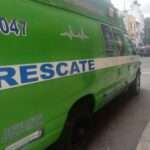 PC rescata a gato travieso atorado en una chimenea