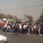 Normalistas bloquen carretera Morelia- Pátzcuaro, en Tiri