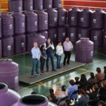 Entrega Alfonso Martínez, 1,200 tinacos para familias de escasos recursos económicos