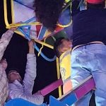 Bomberos y Protección Civil liberan a mujer atrapada en juego mecánico, en Maravatío