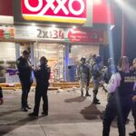 FGE investiga incendio en una gasolinera y ataque a balazos a una tienda Oxxo, en Cuitzeo
