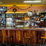 Nos tratan como máquinas para consumir alcohol, afirma trabajadora de bar