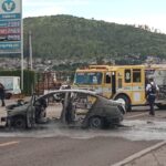 Tres hombres incendian dos vehículos en la carretera Morelia – Acámbaro