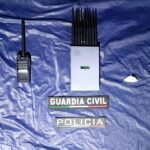 SSP asegura en Apatzingán a tres personas en posesión de un inhibidor de señal y droga