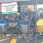 Pese a lluvia miembros del Poder Judicial se manifiestan en Palacio de Gobierno