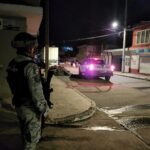 Ejecutan a balazos a dos muchachos de 21 y 25 años, en la colonia La Enrramada I de Jacona