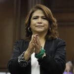 Entre descalificaciones y festejo, aprueban despenalizar aborto en Michoacán.