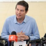 Alfonso Martínez llama al orden y regularización de anuncios publicitarios
