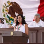 Entrega 76 Legislatura la presea “Constitución de 1814” a Alma Rosa Bahena