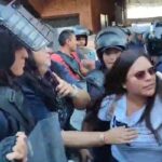 Arremete granaderos contra manifestantes del Poder Judicial en evento de Morena
