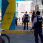 Matan a balazos a conductor de un Jetta debajo de un puente en Morelia