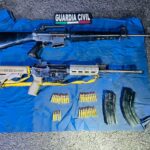Detienen a dos con armas de fuego; uno escapó