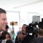 Urge Alfonso Martínez a detractores a ponerse a trabajar