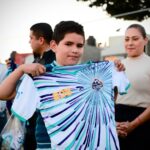 DIF Morelia entrega uniformes a niñas y niños de escuelas de fútbol ‘Estrellas del Mañana’