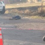 De un balazo en la cabeza dan muerte a un motociclista en la entrada del Fracc. Lomas Universidad de Jacona,