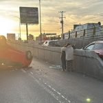 Personal de Protección en Vialidades Urbanas colocó señalética provisional en un puente para prevenir mas accidentes