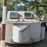 Fuerzas estatales y federales aseguran un vehículo con blindaje artesanal en Apatzingán