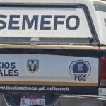 Agentes de Investigación intentaron ingresar a un domicilio sin identificarse, mujer les impide el paso