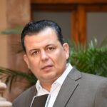 Pide Guillermo Valencia no abandonar a los Policías