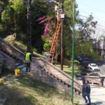 Busca policía a hombre armado en las Escaleras de Santa María y cenadores