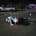 Asesinan a balazos a un hombre y una mujer a bordo de su motoneta, en Zamora