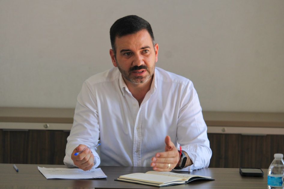 La Columna de “El Mono Grosero”….su boca dice no, pero su corazón dice sí…que Feyo quiere que pase el tiempo para irse a descansar