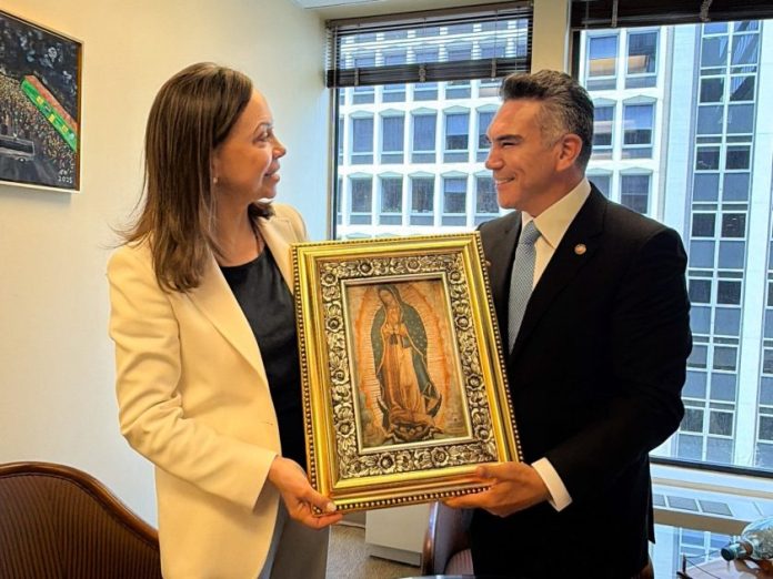 Alejandro Moreno y María Corina Machado
