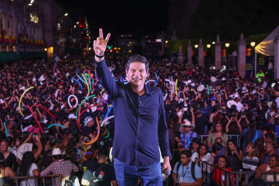 Disfruten de Morelia, la ciudad más bella: Alfonso Martínez ante miles de personas en concierto de aniversario