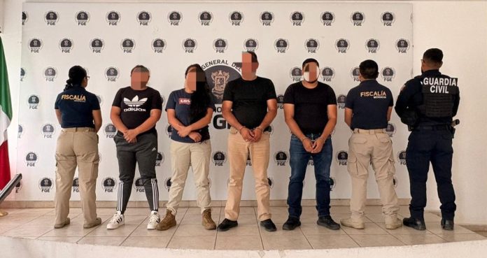 Policías detenidos