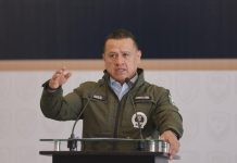 Carlos Torres lidera las encuestas con rumbo al 2027