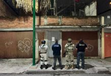 FGE realiza cateo en Morelia; asegura más de mil 400 dosis de metanfetamina y detiene a tres personas