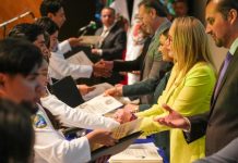 A ejercer la odontología con profundo respeto a la dignidad humana, llama Yarabi Ávila a egresados de la UMSNH