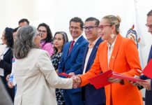 Se hace justicia laboral a docentes nicolaitas; Yarabí Ávila entrega nombramientos de materias definitivas