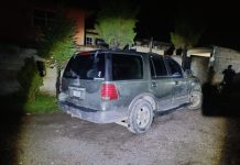Asegura FGE vehículo relacionado en una investigación y detiene a una persona en Zitácuaro