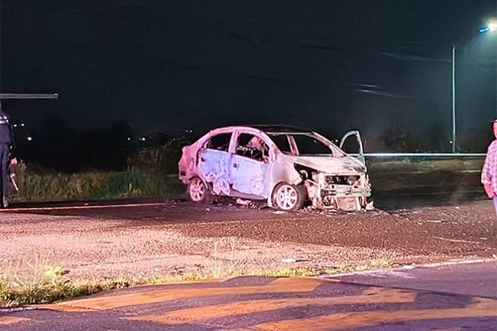 vehículo incendiado en Tarimbaro